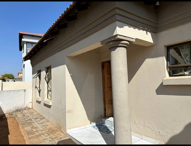 3 BEDROOM GATED ESTATE FOR SALE IN THE ORCHARDS